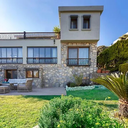 Mansion In Riviera *