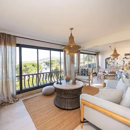 Mansion In Riviera *